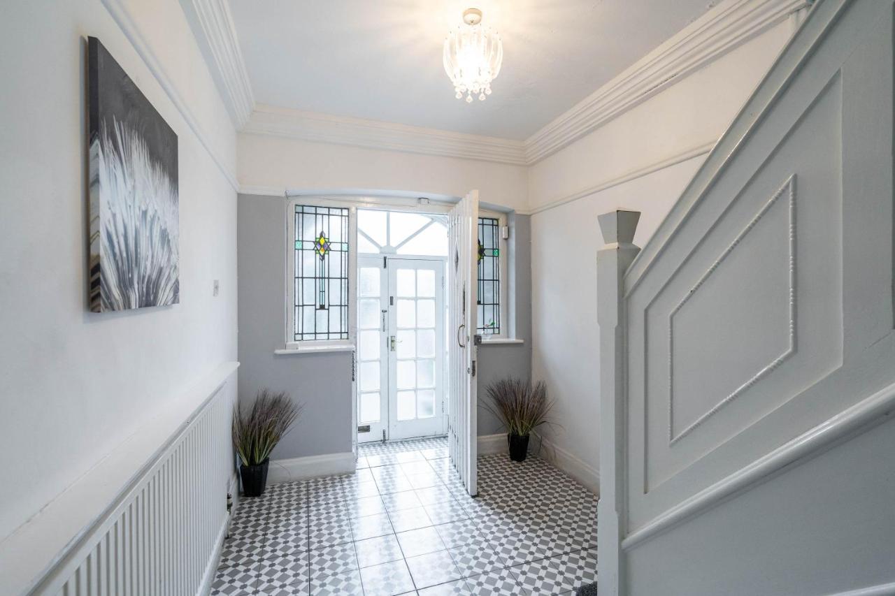 5 Bedroom House - 11 Guests - Garden - Wifi - Smart Tv - Top Rated - Large Driveway 4 Multiple Vehicles - Perfect For Contractors Birmingham Ngoại thất bức ảnh