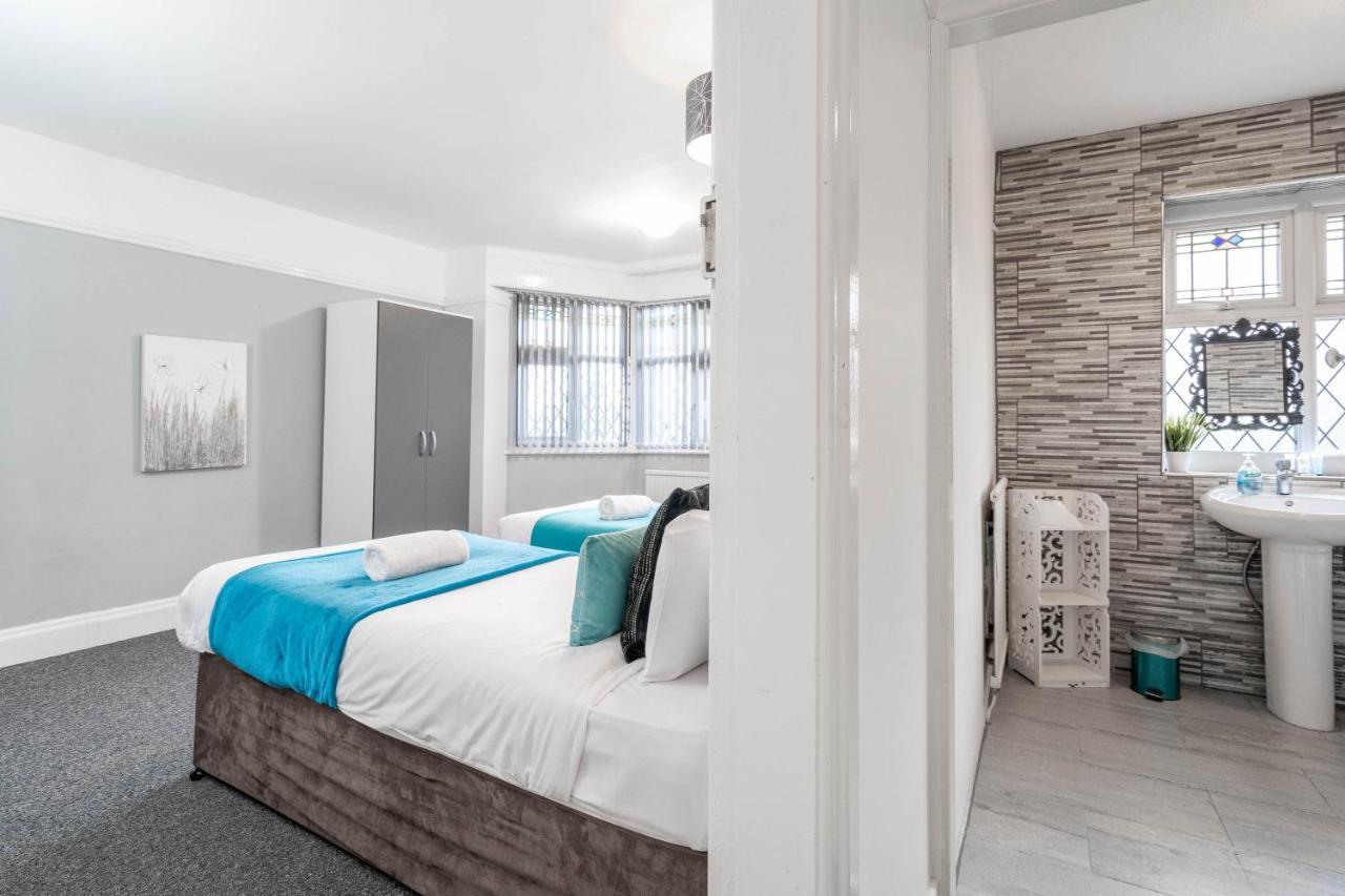 5 Bedroom House - 11 Guests - Garden - Wifi - Smart Tv - Top Rated - Large Driveway 4 Multiple Vehicles - Perfect For Contractors Birmingham Ngoại thất bức ảnh