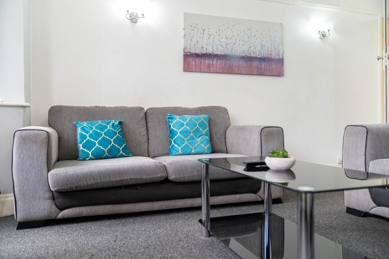 5 Bedroom House - 11 Guests - Garden - Wifi - Smart Tv - Top Rated - Large Driveway 4 Multiple Vehicles - Perfect For Contractors Birmingham Ngoại thất bức ảnh