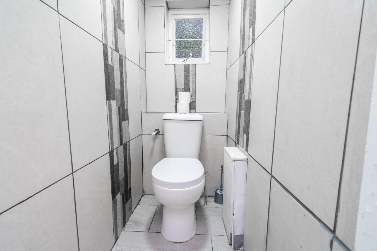 5 Bedroom House - 11 Guests - Garden - Wifi - Smart Tv - Top Rated - Large Driveway 4 Multiple Vehicles - Perfect For Contractors Birmingham Ngoại thất bức ảnh