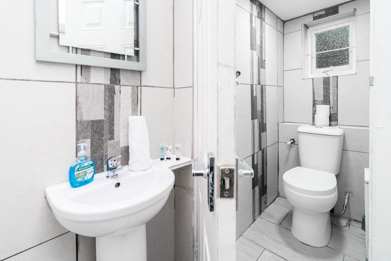 5 Bedroom House - 11 Guests - Garden - Wifi - Smart Tv - Top Rated - Large Driveway 4 Multiple Vehicles - Perfect For Contractors Birmingham Ngoại thất bức ảnh
