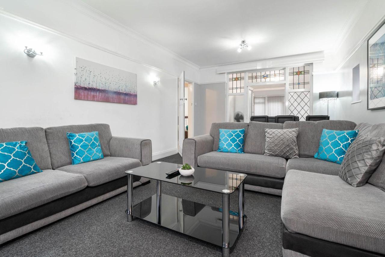 5 Bedroom House - 11 Guests - Garden - Wifi - Smart Tv - Top Rated - Large Driveway 4 Multiple Vehicles - Perfect For Contractors Birmingham Ngoại thất bức ảnh